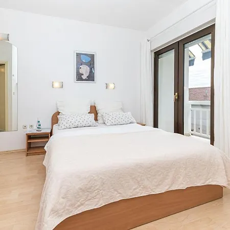 Ruza Apartman *