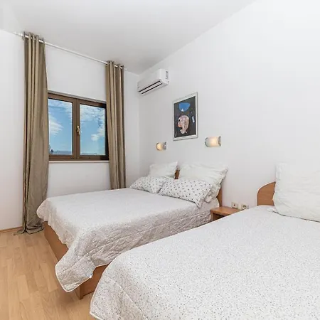 Ruza Apartman *