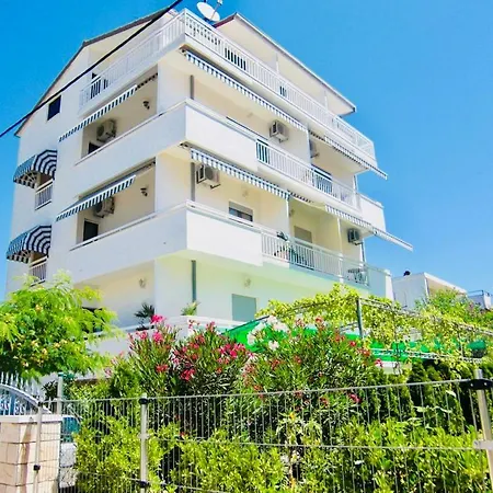 Ruza Apartman *